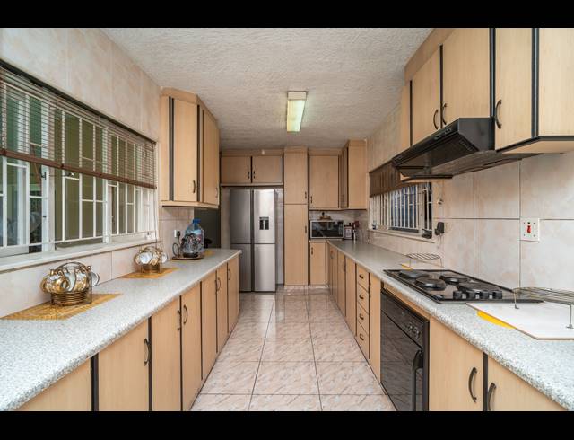 4 BEDROOM HOUSE FOR SALE IN SYDENHAM